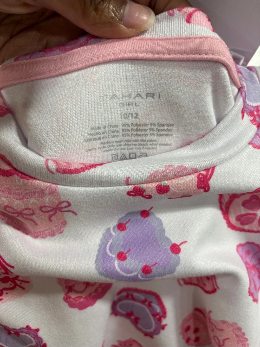 Tahari tag free